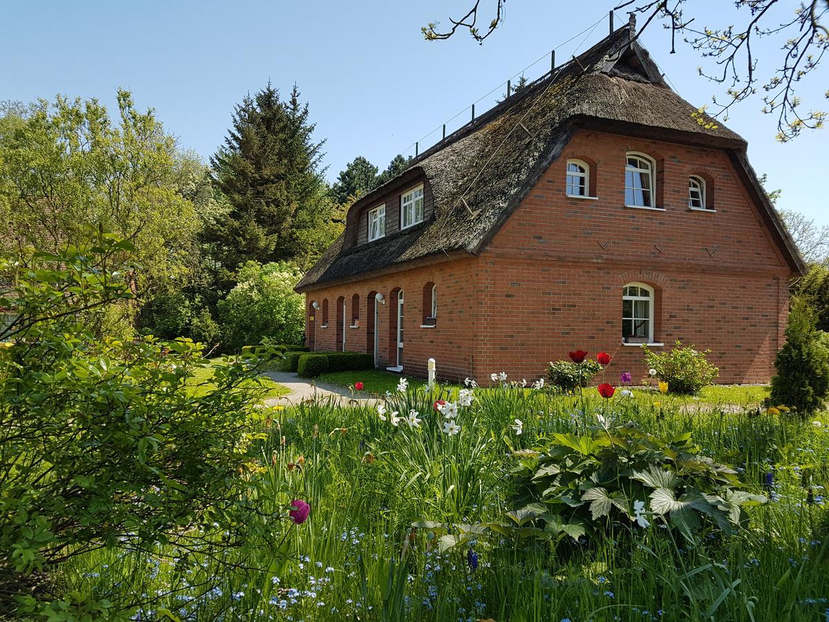 Hotel Alt Wittower Krug Wiek auf Ruegen Exterior photo