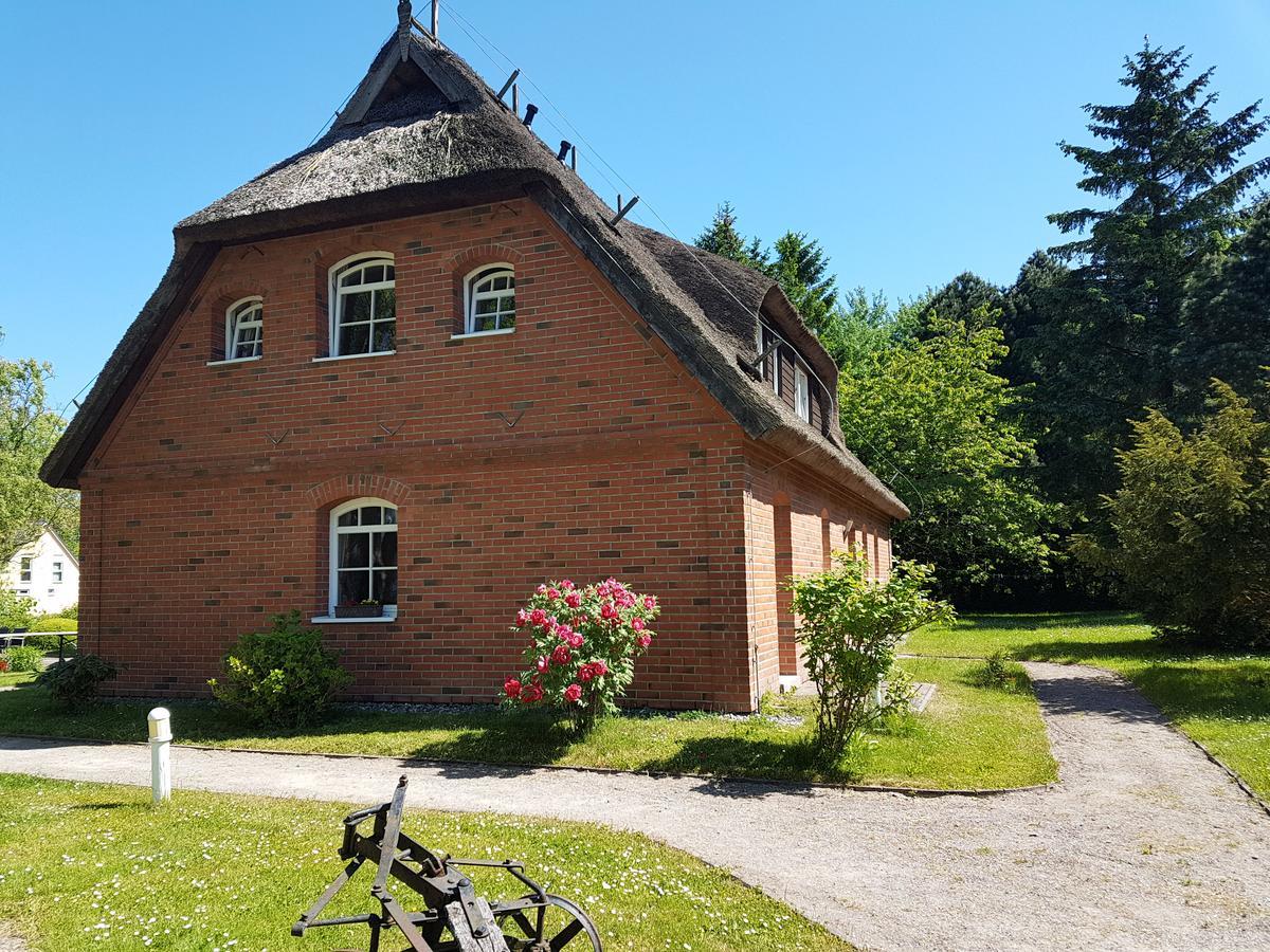 Hotel Alt Wittower Krug Wiek auf Ruegen Exterior photo